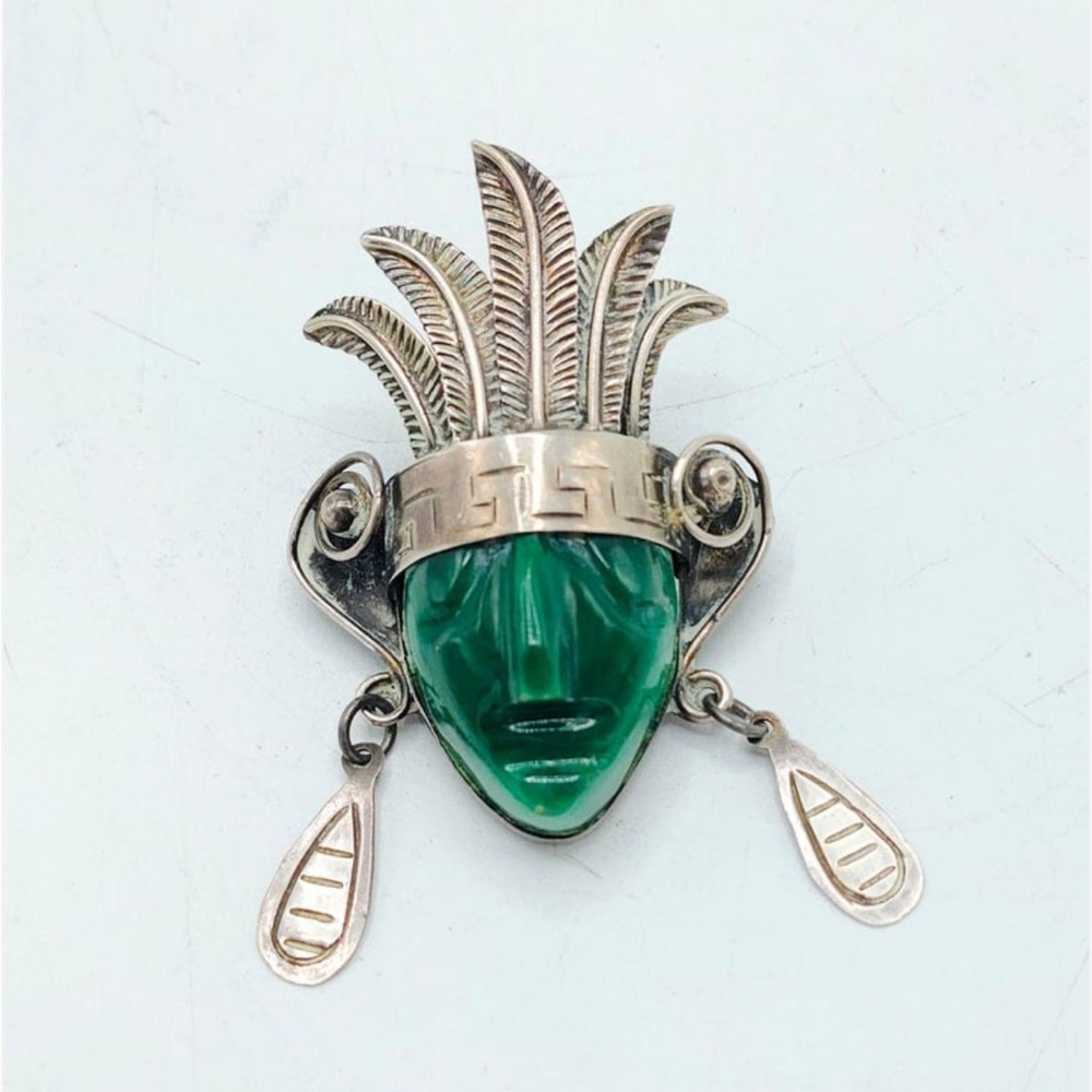 Vintage Taxco Mexican Sterling Mask Brooch Large Green Agate and Stamped Details - Picture 3 of 10